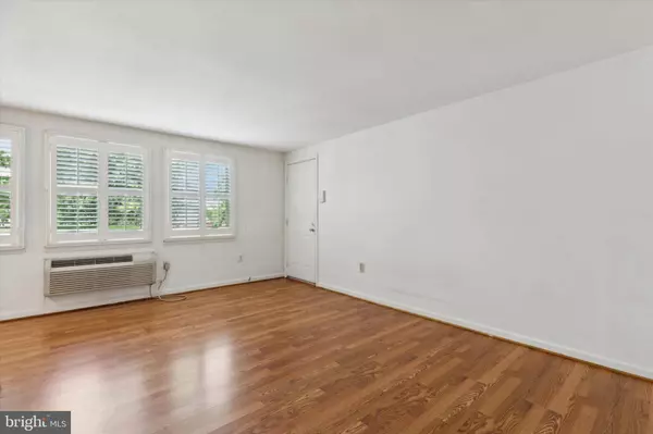 250 TANGLEWOOD LN #M-1, King Of Prussia, PA 19406