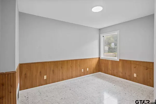 400 W Calvert St Unit C, Troup, TX 75789