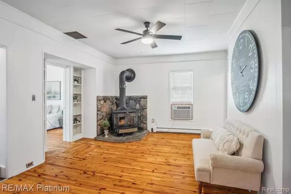 331 E BROOKS Street, Howell, MI 48843