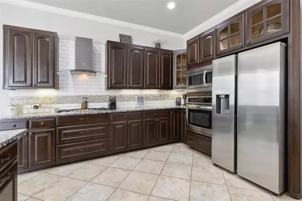 137 Palm Lane, Roanoke, TX 76262