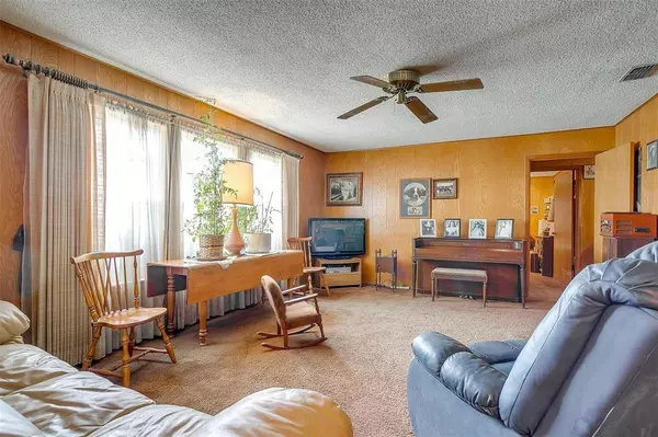 1908 E Bankhead Drive, Weatherford, TX 76086