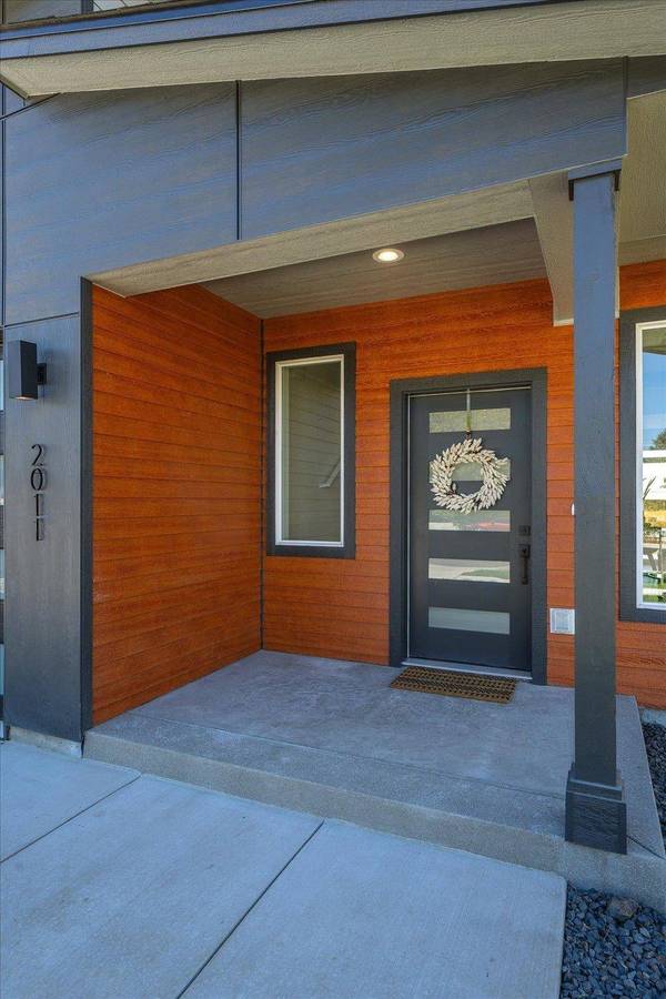 2011 W Walker Ave, Spokane, WA 99208