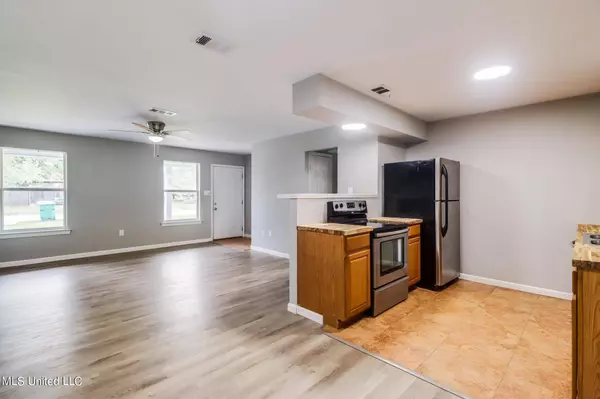 4106 Groveland Road, Ocean Springs, MS 39564