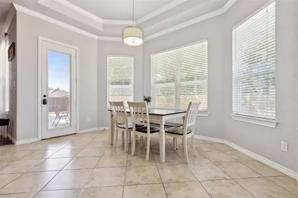 137 Palm Lane, Roanoke, TX 76262