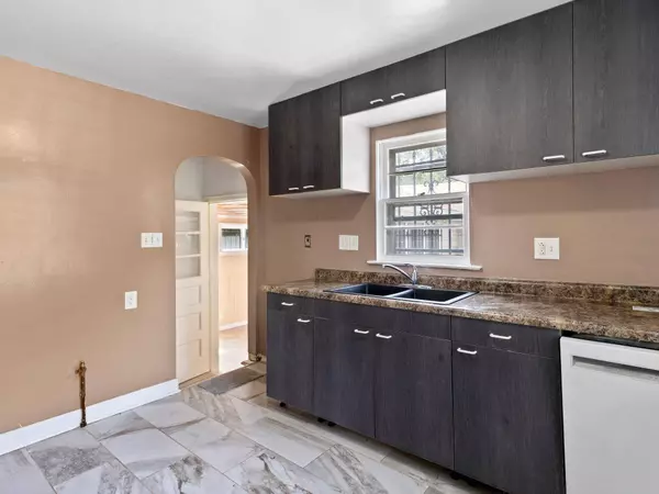 7503 W Thurston Cir, Milwaukee, WI 53218