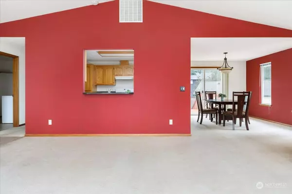 835 SW Fairhaven Drive, Oak Harbor, WA 98277