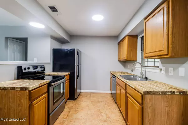 4106 Groveland Road, Ocean Springs, MS 39564