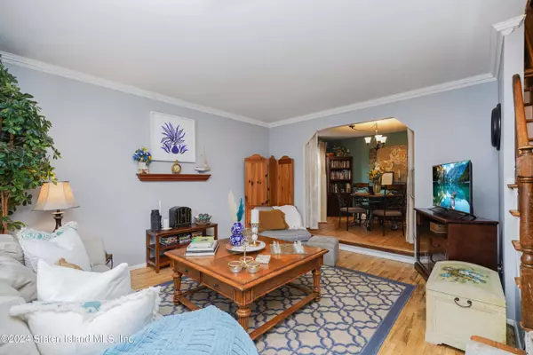 123 Highland RD, Staten Island, NY 10308