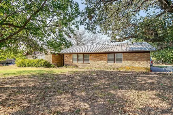 1908 E Bankhead Drive, Weatherford, TX 76086