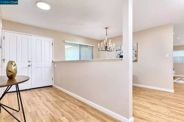 4392 Hillview Dr, Pittsburg, CA 94565