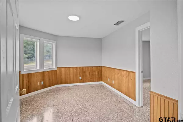 400 W Calvert St Unit A, Troup, TX 75789