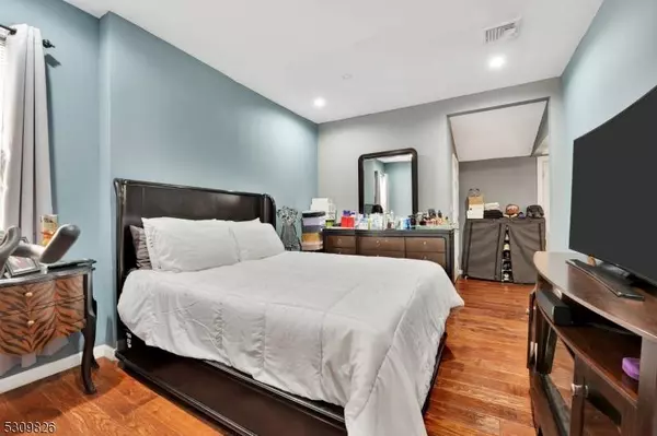 747 20th Ave, Paterson City, NJ 07504