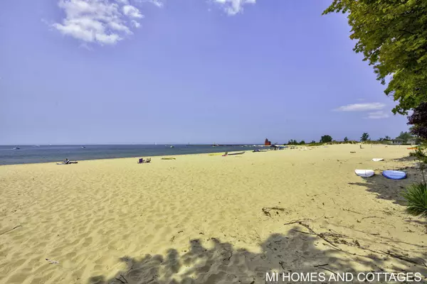 2380 Sunset Walk, Macatawa, MI 49434