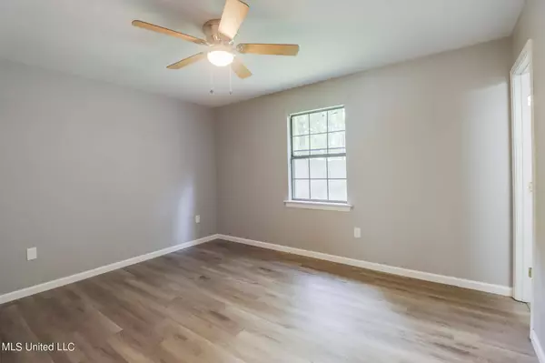 4106 Groveland Road, Ocean Springs, MS 39564