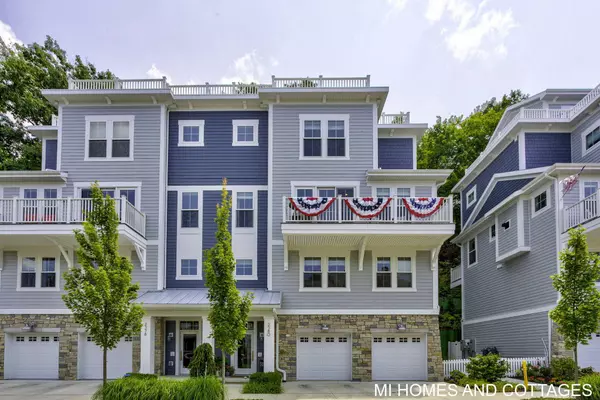 2380 Sunset Walk, Macatawa, MI 49434