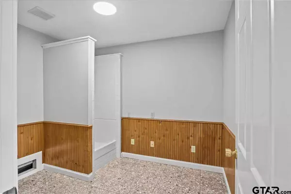 400 W Calvert St Unit A, Troup, TX 75789