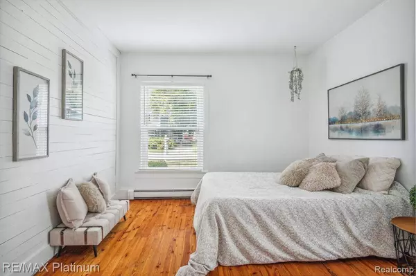 331 E BROOKS Street, Howell, MI 48843