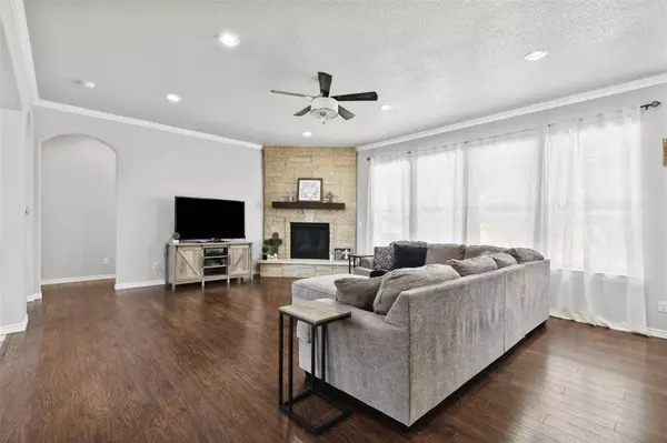 137 Palm Lane, Roanoke, TX 76262