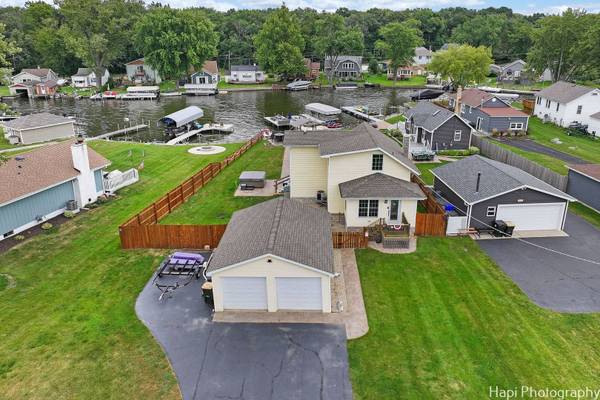 40433 N Bluff DR, Antioch, IL 60002