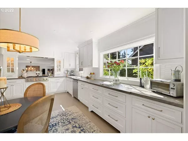 171 5TH ST, Lake Oswego, OR 97034