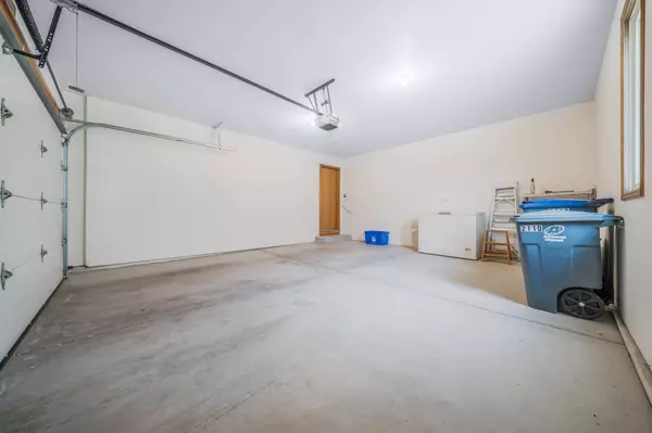 2110 MT VERNON DR, Waukesha, WI 53186