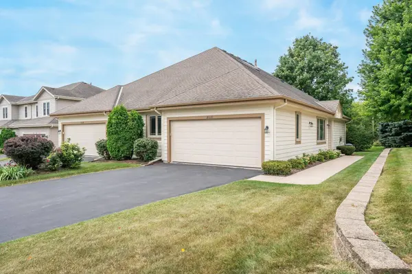 2110 MT VERNON DR, Waukesha, WI 53186