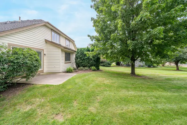 2110 MT VERNON DR, Waukesha, WI 53186