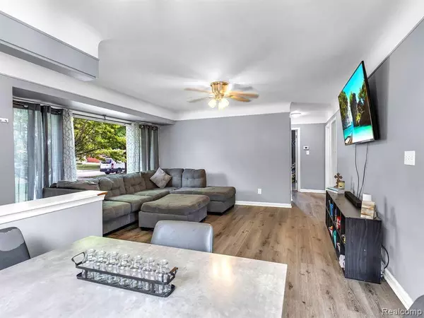 24883 CHAMPAIGN Street, Taylor, MI 48180