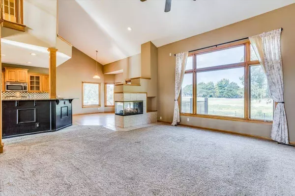 8225 E Oxford Ct, Wichita, KS 67226