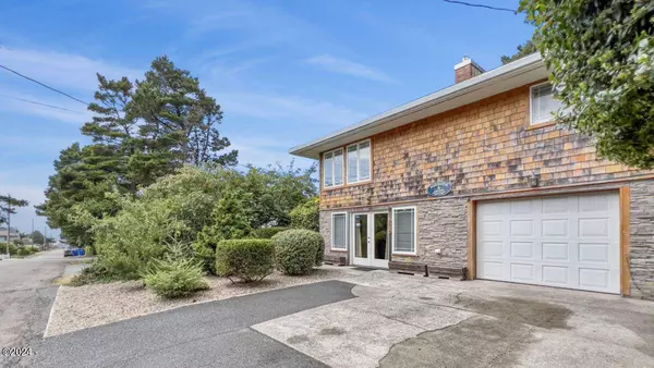 1825 NW 37th ST, Lincoln City, OR 97367