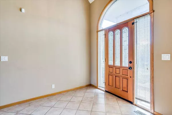 8225 E Oxford Ct, Wichita, KS 67226