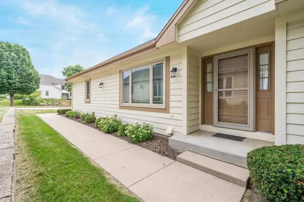 2110 MT VERNON DR, Waukesha, WI 53186