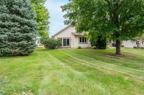 2110 MT VERNON DR, Waukesha, WI 53186