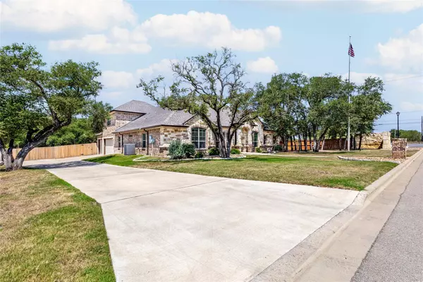 1620 Bosque Lago DR, Belton, TX 76513