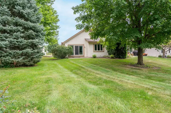 2110 MT VERNON DR, Waukesha, WI 53186