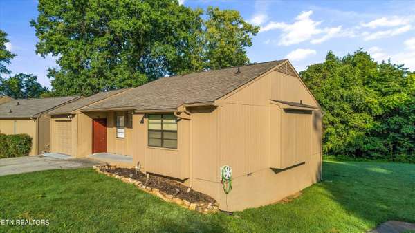 8709 Olde Colony Tr #8709, Knoxville, TN 37923