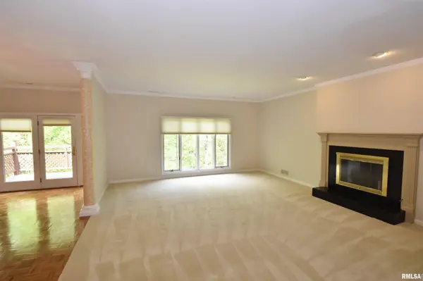 2528 W HIDDEN LAKE CT #8, Peoria, IL 61614