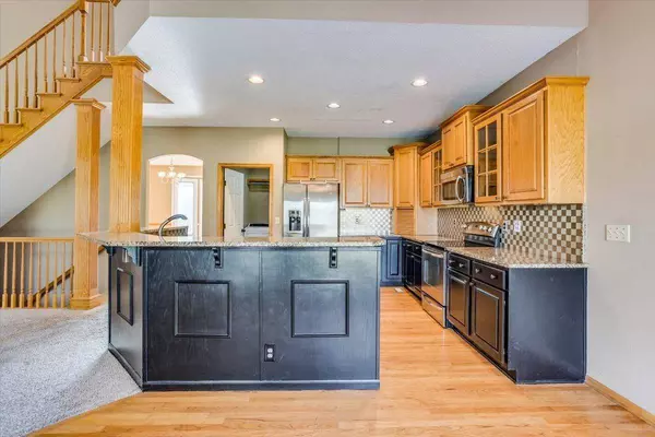 8225 E Oxford Ct, Wichita, KS 67226