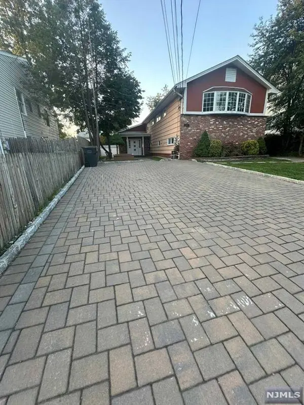 29 Grove ST, Bergenfield, NJ 07621