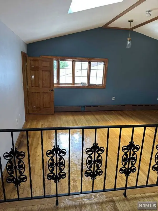 29 Grove ST, Bergenfield, NJ 07621