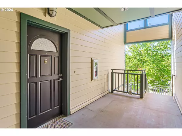 1371 NE ORENCO STATION PKWY #6, Hillsboro, OR 97124