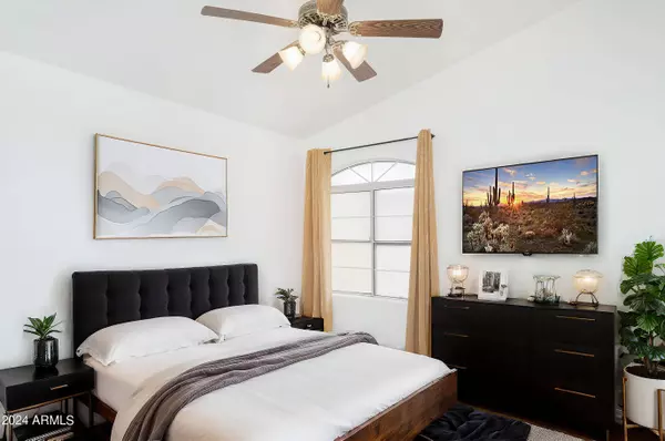 1120 E ARTESIAN Way, Gilbert, AZ 85234