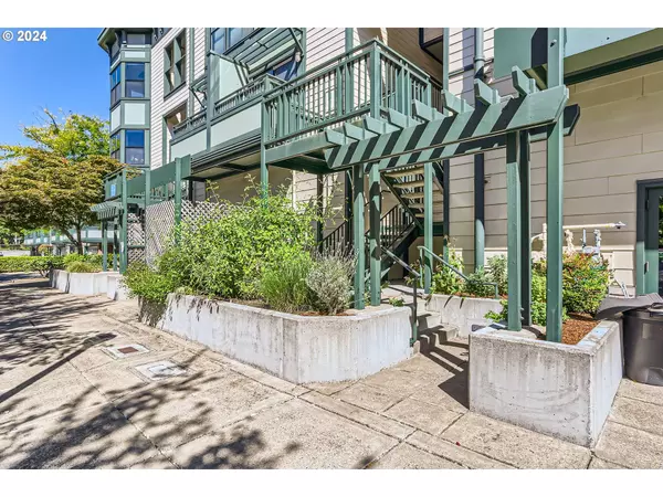 1371 NE ORENCO STATION PKWY #6, Hillsboro, OR 97124