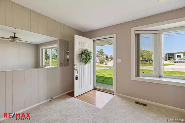 1488 ROSSDALE Drive, Waterford, MI 48328