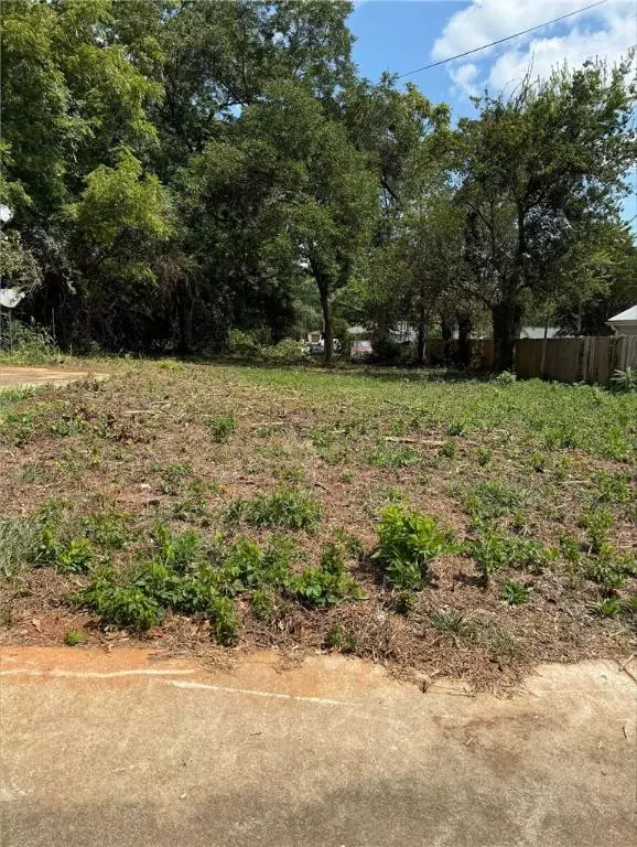 211 Pine ST, Seneca, SC 29672