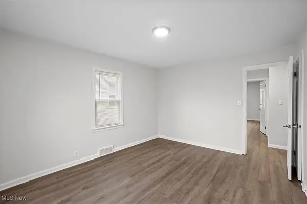 13645 Cedar RD, University Heights, OH 44118