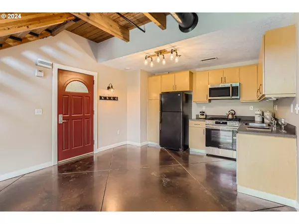 1371 NE ORENCO STATION PKWY #6, Hillsboro, OR 97124