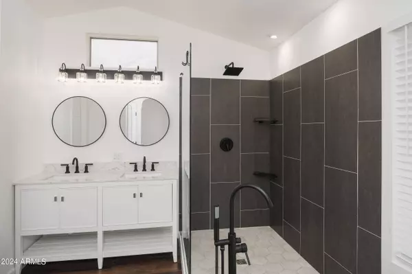 1120 E ARTESIAN Way, Gilbert, AZ 85234