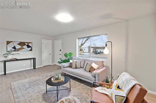 122 Fairmont ST, Colorado Springs, CO 80910