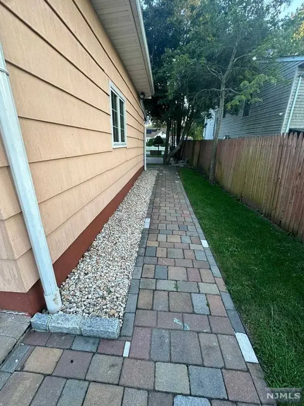 29 Grove ST, Bergenfield, NJ 07621